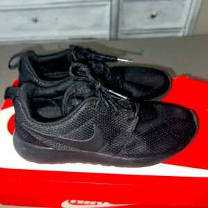 Nike Roshe womens‎ shoes